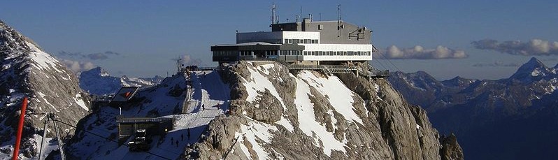 Das Skigebiet Dachsteingletscher liegt auf dem Dachsteinmassiv und ist durch die Dachstein-Südwandba