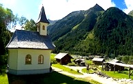 Almenwanderung im Wipptal bei Navis in Tirol 